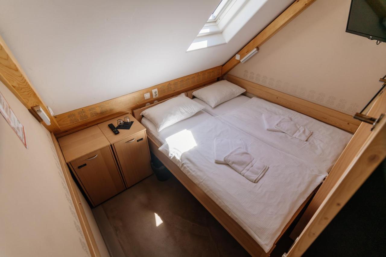 Gluten Free Bed & Breakfast Dezela Okusov リュブリャナ エクステリア 写真